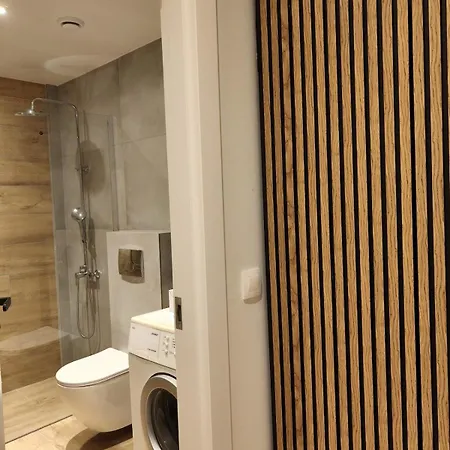 Square Apartment *