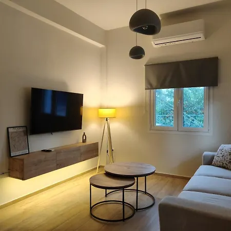 Square Apartment *
